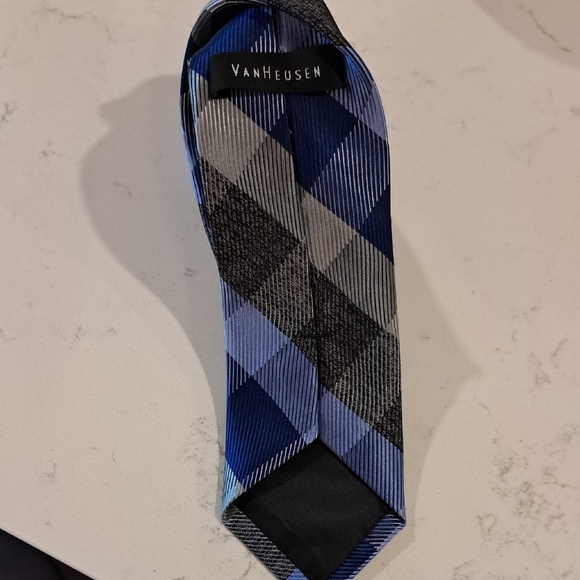Van Heusen Blue and Gray Plaid Tie - Picture 2 of 2